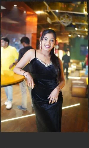 Housewife Escort in Worli